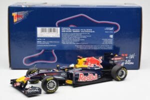 Red Bull Racing Renault RB6 #5 S. Vettel F1 World Champion Showcar 2010 Minichamps 1:18 150100075 Diecast - image 6 of 6