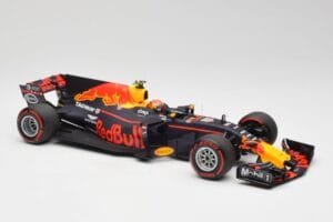 Red Bull Racing RB13 Tag Heuer #33 M. Verstappen Australian GP 2017 Minichamps 1:18 110170033 Resin - image 4 of 7