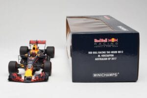 Red Bull Racing RB13 Tag Heuer #33 M. Verstappen Australian GP 2017 Minichamps 1:18 110170033 Resin - image 6 of 7