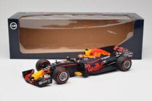Red Bull Racing RB13 Tag Heuer #33 M. Verstappen Australian GP 2017 Minichamps 1:18 110170033 Resin - image 7 of 7