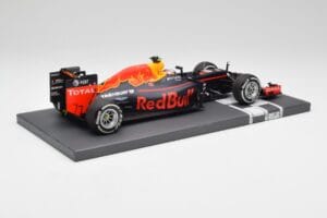 Red Bull RB12 #33 M. Verstappen Spain GP Winner 2016 Minichamps 1:18 117160333 Diecast - image 3 of 7