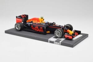 Red Bull RB12 #33 M. Verstappen Spain GP Winner 2016 Minichamps 1:18 117160333 Diecast - image 4 of 7