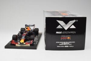 Red Bull RB15 #33 M. Verstappen Brazil GP Winner 2019 Minichamps 1:18 113191933 Diecast - image 7 of 7