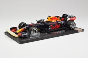 Red Bull RB16 #33 M. Verstappen Abu Dhabi GP Winner 2020 Minichamps 1:18 113201733 Diecast - image 2 of 6