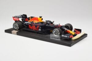 Red Bull RB16 #33 M. Verstappen Abu Dhabi GP Winner 2020 Minichamps 1:18 113201733 Diecast - image 4 of 6