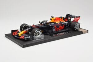 Red Bull RB16 #33 M. Verstappen Red Bull Racing 70th Anniversary GP Winner 2020 Minichamps 1:18 113200533-M1 Resin - image 2 of 7