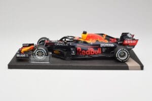 Red Bull RB16B #33 M. Verstappen Dutch GP Winner 2021 Minichamps 1:18 113212533 Diecast