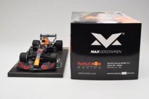 Red Bull RB16B #33 M. Verstappen Dutch GP Winner 2021 Minichamps 1:18 113212533 Diecast - image 7 of 7