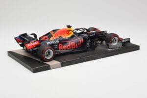 Red Bull RB16B #33 M. Verstappen Abu Dhabi GP 2021 Winner Missing Figurine & Pitboard Minichamps 1:18 113212333 Resin - image 3 of 7