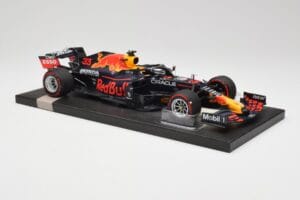 Red Bull RB16B #33 M. Verstappen Abu Dhabi GP 2021 Winner Missing Figurine & Pitboard Minichamps 1:18 113212333 Resin - image 4 of 7
