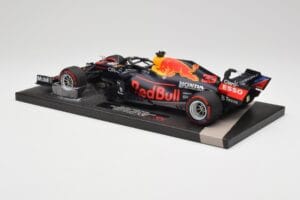 Red Bull RB16B #33 M. Verstappen Abu Dhabi GP 2021 Winner Missing Figurine & Pitboard Minichamps 1:18 113212333 Resin - image 5 of 7
