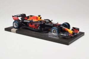 Red Bull RB16B #33 M. Verstappen Belgian GP 2021 Winner Minichamps 1:18 113211333 Resin - image 4 of 7