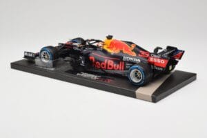 Red Bull RB16B #33 M. Verstappen Belgian GP 2021 Winner Minichamps 1:18 113211333 Resin - image 5 of 7
