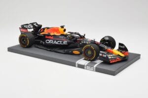 Red Bull RB18 Oracle #1 M. Verstappen Abu Dhabi GP 2022 Winner Minichamps 1:18 113222201 Resin - image 4 of 7