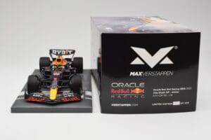 Red Bull RB18 Oracle #1 M. Verstappen Abu Dhabi GP 2022 Winner Minichamps 1:18 113222201 Resin - image 6 of 7