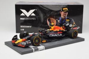 Red Bull RB18 Oracle #1 M. Verstappen Abu Dhabi GP 2022 Winner Minichamps 1:18 113222201 Resin - image 7 of 7