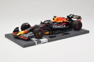 Red Bull RB18 Oracle #1 M. Verstappen Dutch GP 2022 Winner Minichamps 1:18 113221501 Resin - image 2 of 7