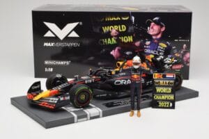 Red Bull RB18 Oracle #1 M. Verstappen Japanese GP 2022 World Champion Minichamps 1:18 113221801 Resin - image 7 of 7