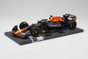 Red Bull RB18 Oracle #1 M. Verstappen US GP 2022 Winner Minichamps 1:18 113221901 Resin - image 2 of 7