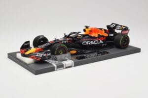 Red Bull RB18 #1 M. Verstappen Emilia Romagna GP 2022 Winner Minichamps 1:18 113220401 Resin - image 2 of 7
