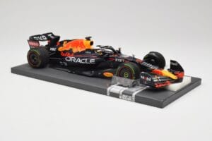 Red Bull RB18 #1 M. Verstappen Emilia Romagna GP 2022 Winner Minichamps 1:18 113220401 Resin - image 4 of 7