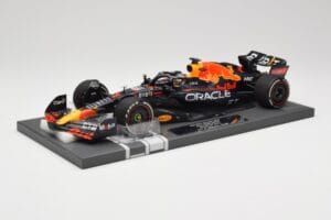 Red Bull RB18 #1 M. Verstappen Miami GP 2022 Winner Minichamps 1:18 113220301 Resin - image 2 of 7