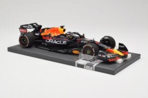 Red Bull RB18 #1 M. Verstappen Miami GP 2022 Winner Minichamps 1:18 113220301 Resin - image 4 of 7