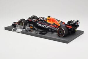 Red Bull RB18 #1 M. Verstappen Miami GP 2022 Winner Minichamps 1:18 113220301 Resin - image 5 of 7