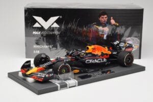 Red Bull RB18 #1 M. Verstappen Miami GP 2022 Winner Minichamps 1:18 113220301 Resin - image 7 of 7