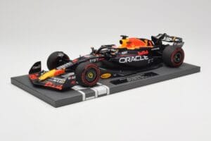 Red Bull RB19 Oracle #1 M. Verstappen Australian GP 2023 Winner Minichamps 1:18 113230301 Resin - image 2 of 7