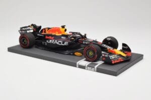 Red Bull RB19 Oracle #1 M. Verstappen Australian GP 2023 Winner Minichamps 1:18 113230301 Resin - image 4 of 7