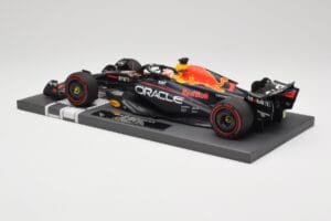 Red Bull RB19 Oracle #1 M. Verstappen Australian GP 2023 Winner Minichamps 1:18 113230301 Resin - image 5 of 7