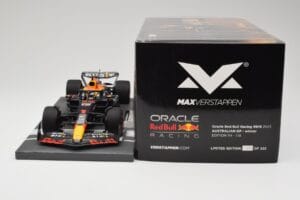 Red Bull RB19 Oracle #1 M. Verstappen Australian GP 2023 Winner Minichamps 1:18 113230301 Resin - image 6 of 7