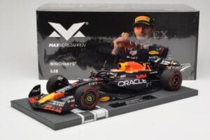 Red Bull RB19 Oracle #1 M. Verstappen Australian GP 2023 Winner Minichamps 1:18 113230301 Resin - image 7 of 7