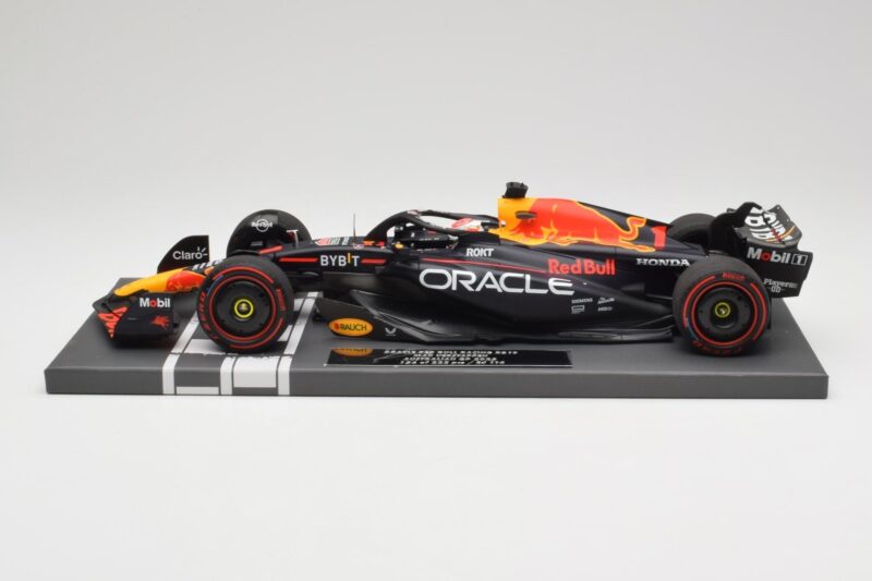 Red Bull RB19 Oracle #1 M. Verstappen Australian GP 2023 Winner Minichamps 1:18 Red Bull RB19 Oracle #1 M. Verstappen Australian GP 2023 Winner Minichamps 1:18 113230301 Resin