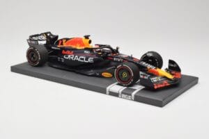 Red Bull RB19 Oracle #1 M. Verstappen Bahrain GP 2023 Winner Minichamps 1:18 113230201 Resin - image 4 of 7