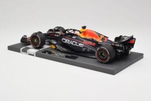 Red Bull RB19 Oracle #1 M. Verstappen Bahrain GP 2023 Winner Minichamps 1:18 113230201 Resin - image 5 of 7