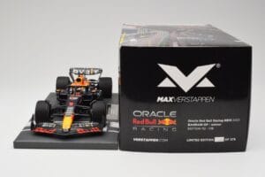 Red Bull RB19 Oracle #1 M. Verstappen Bahrain GP 2023 Winner Minichamps 1:18 113230201 Resin - image 6 of 7