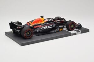 Red Bull RB19 Oracle #1 M. Verstappen British GP 2023 Winner Minichamps 1:18 113231101 Resin - image 3 of 7