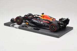 Red Bull RB19 Oracle #1 M. Verstappen British GP 2023 Winner Minichamps 1:18 113231101 Resin - image 5 of 7