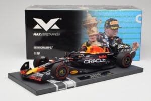 Red Bull RB19 Oracle #1 M. Verstappen British GP 2023 Winner Minichamps 1:18 113231101 Resin - image 7 of 7