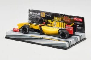 Renault R30 #11 R. Kubica Race Car 2010 Minichamps 1:43 403100081 Diecast - image 3 of 6