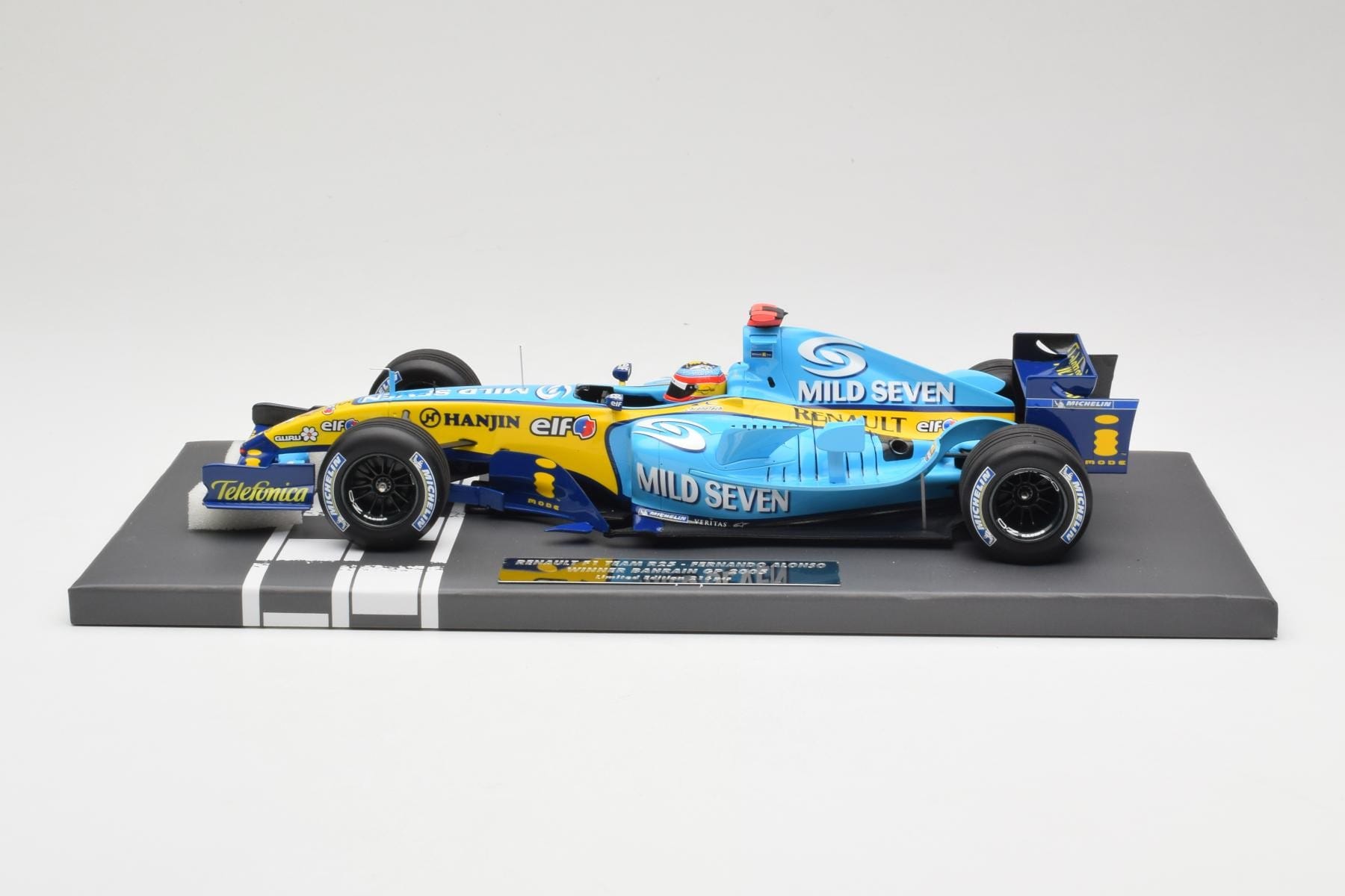 Renault R25 #5 F. Alonso Bahrain GP 2005 Minichamps 1:18