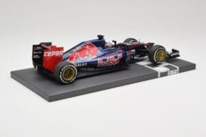 Scuderia Toro Rosso STR10 Renault #33 M. Verstappen Australian GP 2015 Minichamps 1:18 117150033 Resin - image 3 of 7