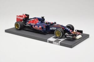Scuderia Toro Rosso STR10 Renault #33 M. Verstappen Australian GP 2015 Minichamps 1:18 117150033 Resin - image 4 of 7