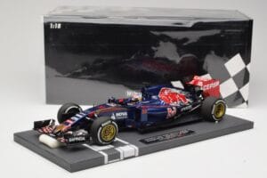 Scuderia Toro Rosso STR10 Renault #33 M. Verstappen Australian GP 2015 Minichamps 1:18 117150033 Resin - image 7 of 7