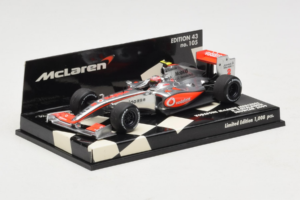 McLaren MP4-24 Mercedes #2 H. Kovalainen Vodafone McLaren Showcar F1 2009 Minichamps 1:43 530094372 Diecast - image 2 of 5