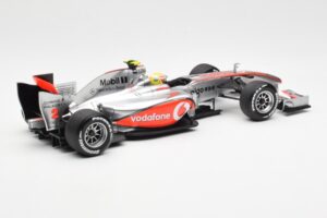 Vodafone McLaren Mercedes MP4-25 #3 L. Hamilton F1 Showcar 2010 Minichamps 1:18 530101872 Diecast - image 2 of 6