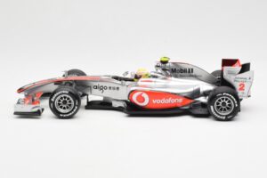 Vodafone McLaren Mercedes MP4-25 #3 L. Hamilton F1 Showcar 2010 Minichamps 1:18 530101872 Diecast - image 3 of 6