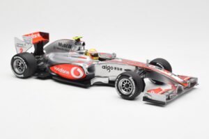 Vodafone McLaren Mercedes MP4-25 #3 L. Hamilton F1 Showcar 2010 Minichamps 1:18 530101872 Diecast - image 4 of 6